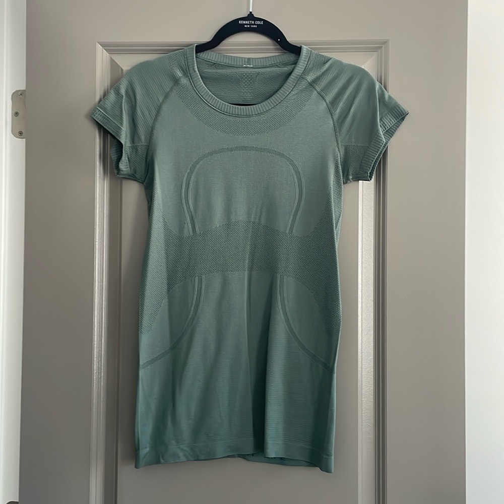 Lululemon Short sleeve Workout Top
